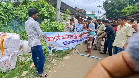 পাথরঘাটায় স্বেচ্ছাসেবক দলের সদস্যসচিবের ট্রান্সপোর্ট থেকে মাদক ও দেশীয় অস্ত্র উদ্ধার