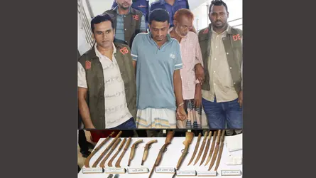পটিয়ার দুর্গম পাহাড়ে অভিযান, আগ্নেয়াস্ত্রসহ গ্রেফতার ২