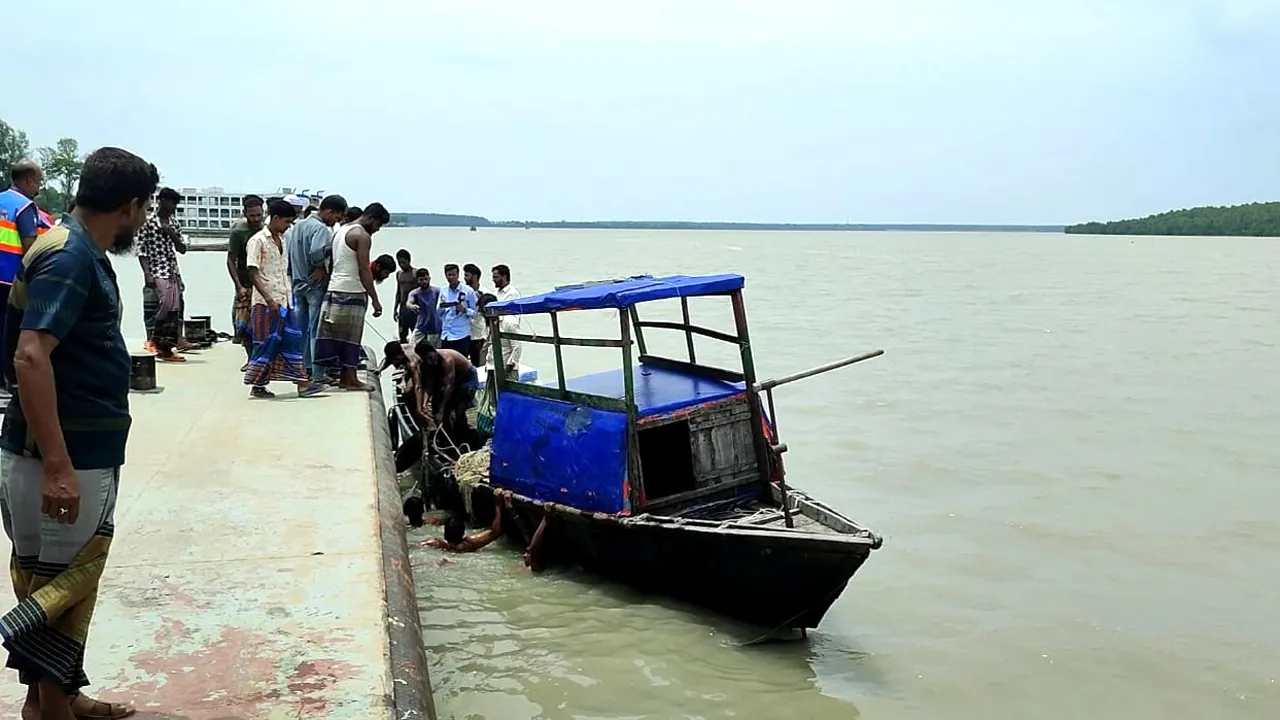 পটুয়াখালীতে পন্টুনের ধাক্কায় জেলে নিখোঁজ