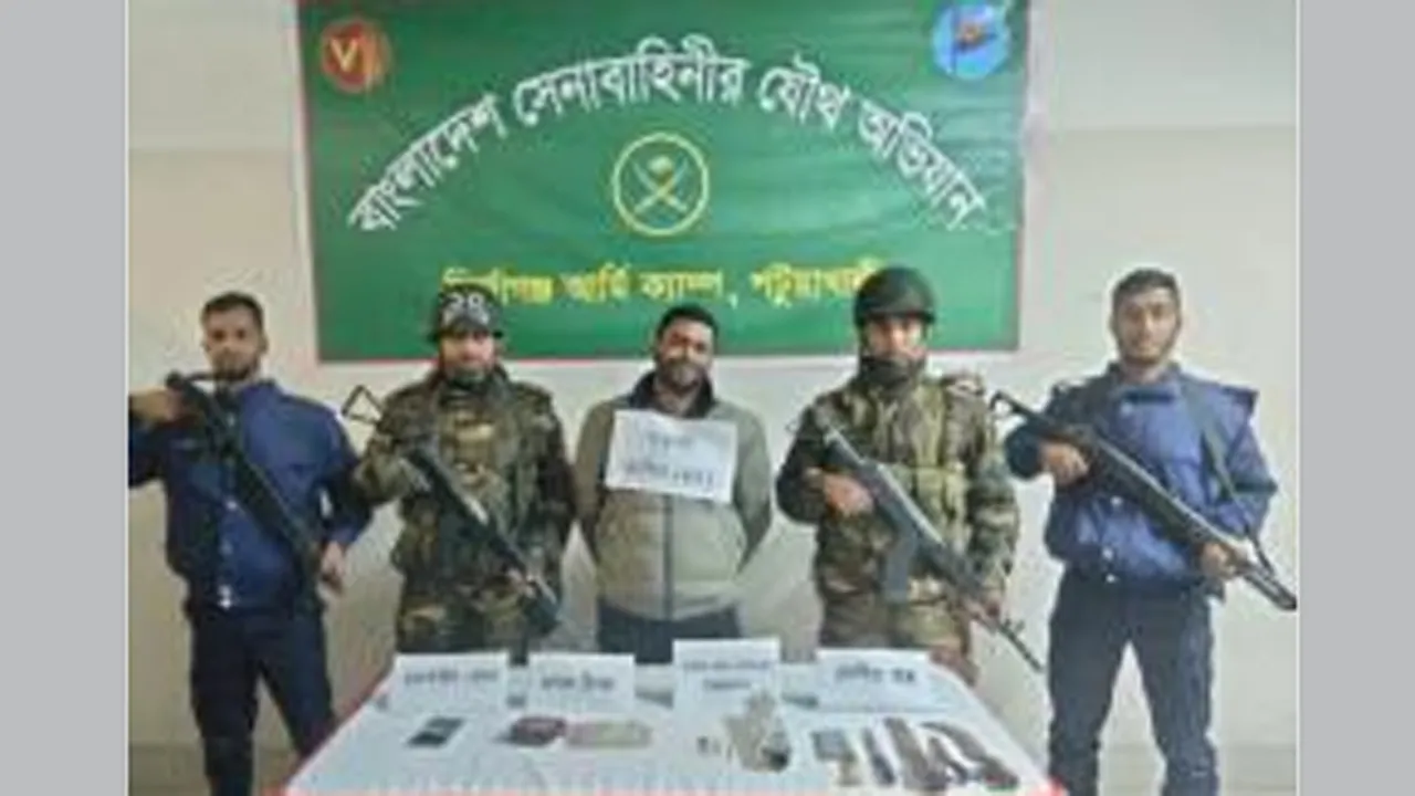 মির্জাগঞ্জে যৌথবাহিনীর অভিযানে দেশীয় অস্ত্র ও মাদকসহ আটক ১