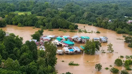 ‎বরকলে বন্যার পানি কমতে থাকায় বাড়িঘরে ফিরছেন বানভাসি মানুষ