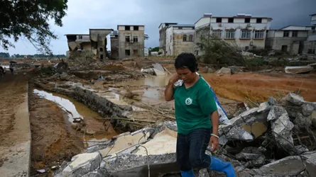 ফিলিপাইনে টাইফুন বাভির কারণে ভূমিধস, নিহত ১০