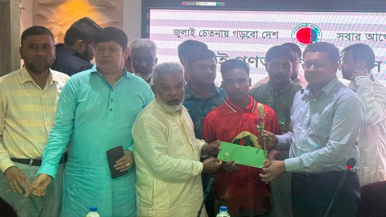 সোনারগাঁওয়ে জুলাই গণঅভ্যুত্থান দিবসে আলোচনা, আর্থিক সহায়তা ও সাংস্কৃতিক অনুষ্ঠান