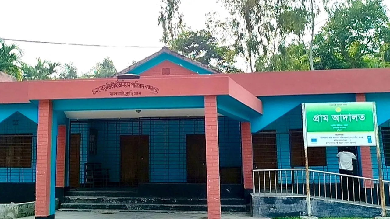 ফুলবাড়ীতে স্মার্ট কার্ড সংকটে টিসিবির সহায়তা কর্মসূচি স্থবির