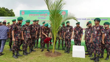 পিলখানায় বৃক্ষরোপণ কর্মসূচির উদ্বোধন বিজিবি মহাপরিচালকের