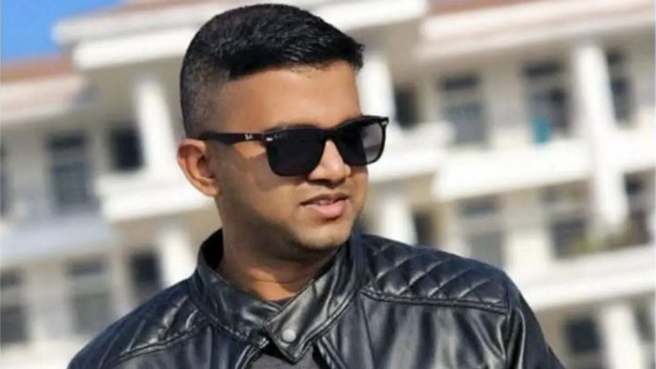 নিহত পাইলটের বাবা-মাকে উড়োজাহাজে আনা হলো ঢাকায়