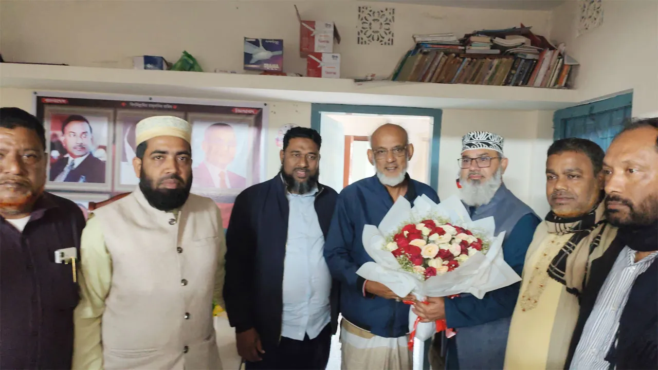 এমপি হয়েই বিএনপি প্রার্থীর বাসায় ফুল নিয়ে গেলেন মাসুদ সাঈদী