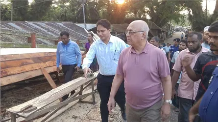 নেছারাবাদে শতবর্ষী নৌকার  হাট পরিদর্শনে ত্রাণ উপদেষ্টা