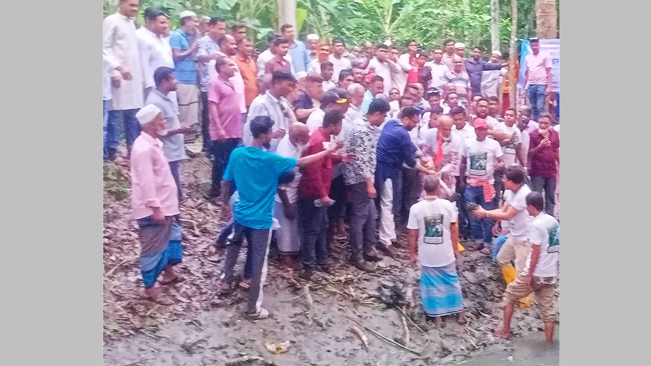 কাউখালীতে খাল পুনঃখনন কাজের উদ্বোধন করলেন গণপূর্ত প্রতিমন্ত্রী