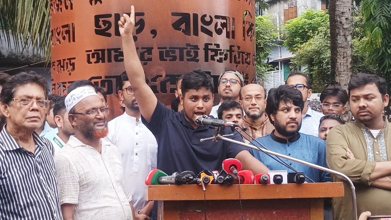 কোনো মিডিয়া মাফিয়ার কাছে গিয়ে সেজদা দেবো না : হাসনাত আবদুল্লাহ