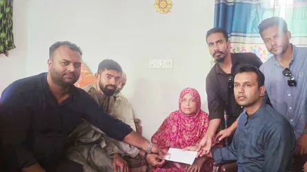 কাঁঠালিয়ার জুলাই শহীদ রাকিবের পরিবারকে আর্থিক সহায়তা প্রদান