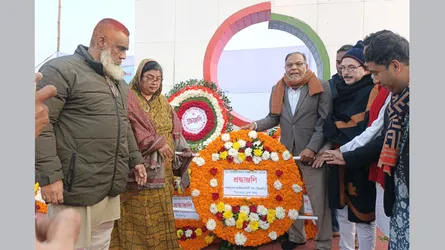 ৩১ বার তোপধ্বনি আর ফুলেল শ্রদ্ধায় পিরোজপুরে মহান বিজয় দিবস উদযাপন