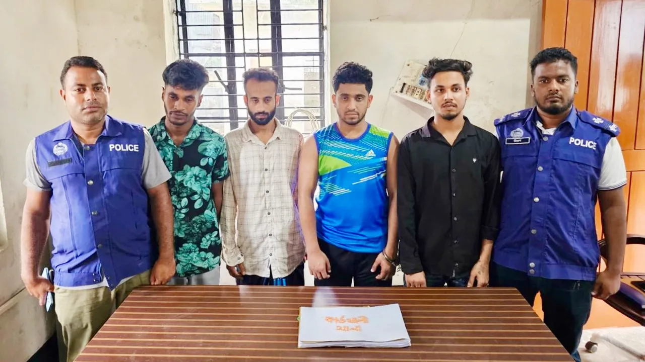 কাউখালীতে ৯৫ পিস ইয়াবাসহ আটক ৪