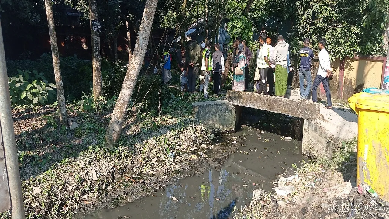 পিরোজপুর শহরে চাঁদমারি খাল সংস্কার ও অবৈধ স্থাপনা উচ্ছেদ অভিযান শুরু