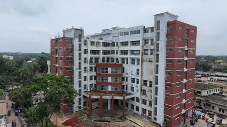 ৭০ কোটি টাকার হাসপাতাল তালাবদ্ধ, সেবা থেকে বঞ্চিত পিরোজপুরবাসী