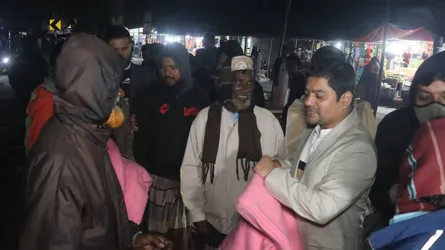 উজিরপুরে শীতার্তদের মাঝে উপজেলা প্রশাসকের কম্বল বিতরণ