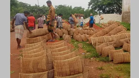 বর্ষা মৌসুমে জমে উঠেছে কাউখালীর চাই-দুয়ারি হাট
