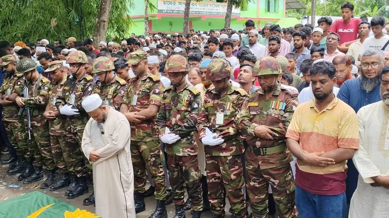 ফায়ারিং দুর্ঘটনায় নিহত পিয়াসকে নোয়াখালীতে রাষ্ট্রীয় মর্যাদায় দাফন