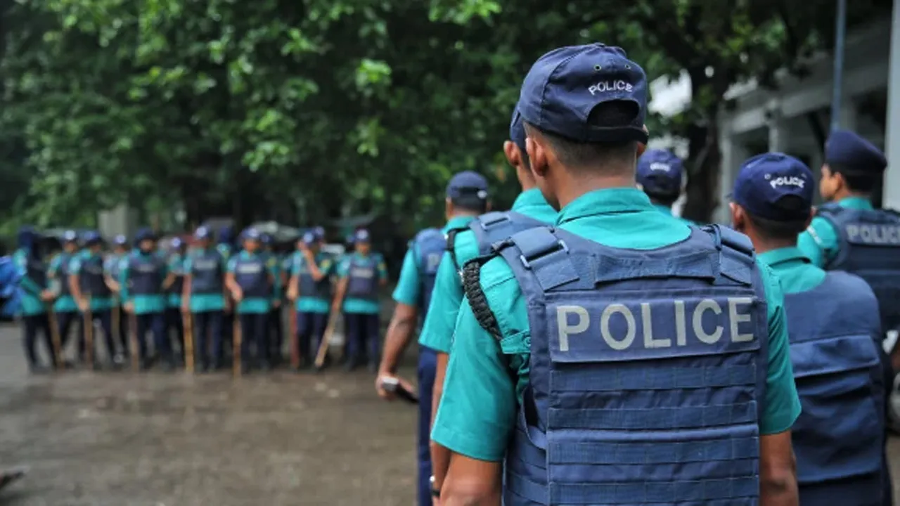 ভঙ্গুর আইনশৃঙ্খলা বাহিনীকে ঢেলে সাজানোর চেষ্টা