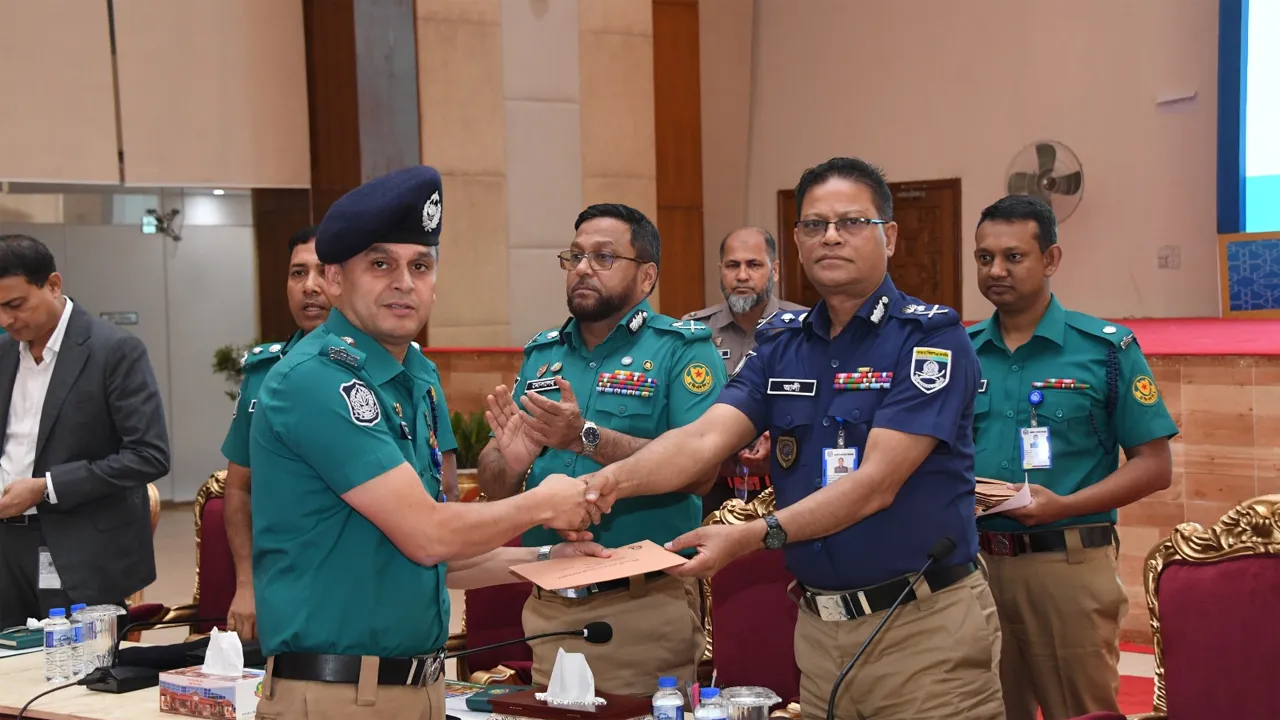 ডিএমপির জুলাই মাসের মাসিক অপরাধ সভায় শ্রেষ্ঠ হলেন যারা