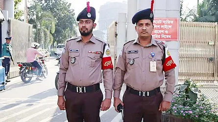 মহানগর ও বিশেষায়িত ইউনিটে নতুন পোশাকে পুলিশ