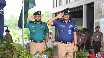 নতুন পোশাকে বাংলাদেশ পুলিশ