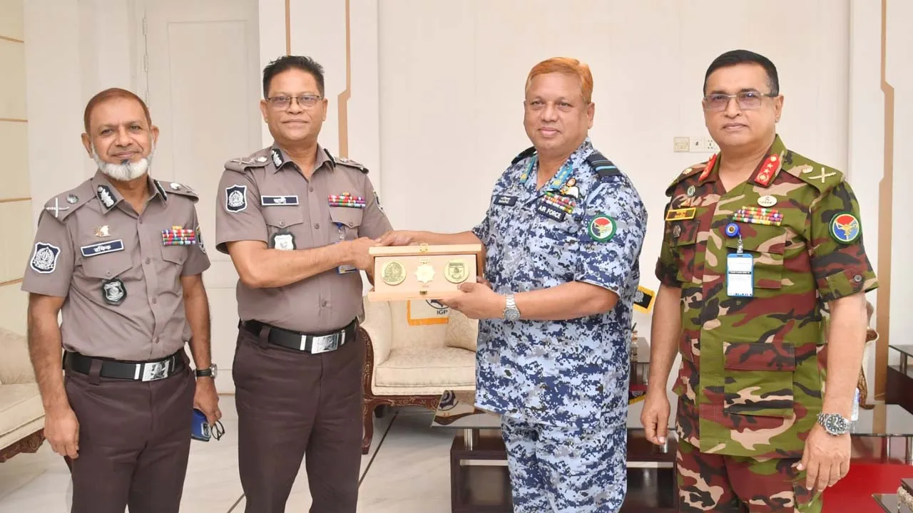 পুলিশ সদরদফতর পরিদর্শন করল এনডিসি টিম