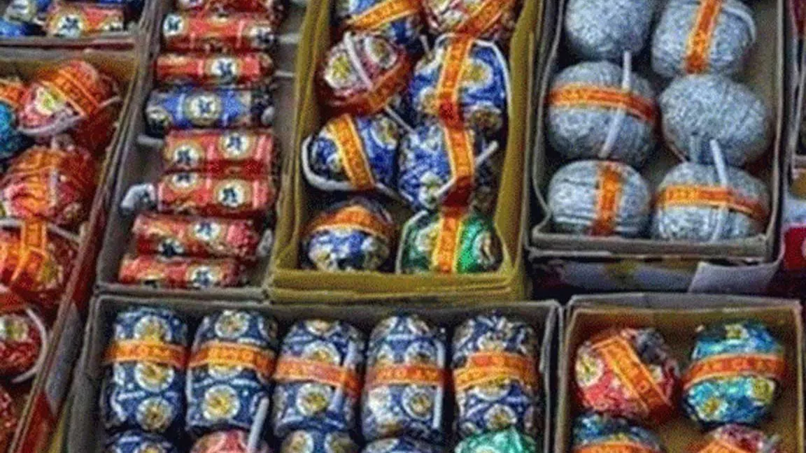 সৈয়দপুরে এস এ পরিবহন থেকে ১৪ বস্তা পটকা জব্দ