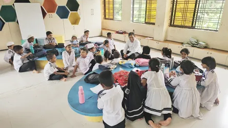 শিশুশিক্ষার্থীদের সাথে গল্পে মাতলেন শিক্ষা অফিসার!