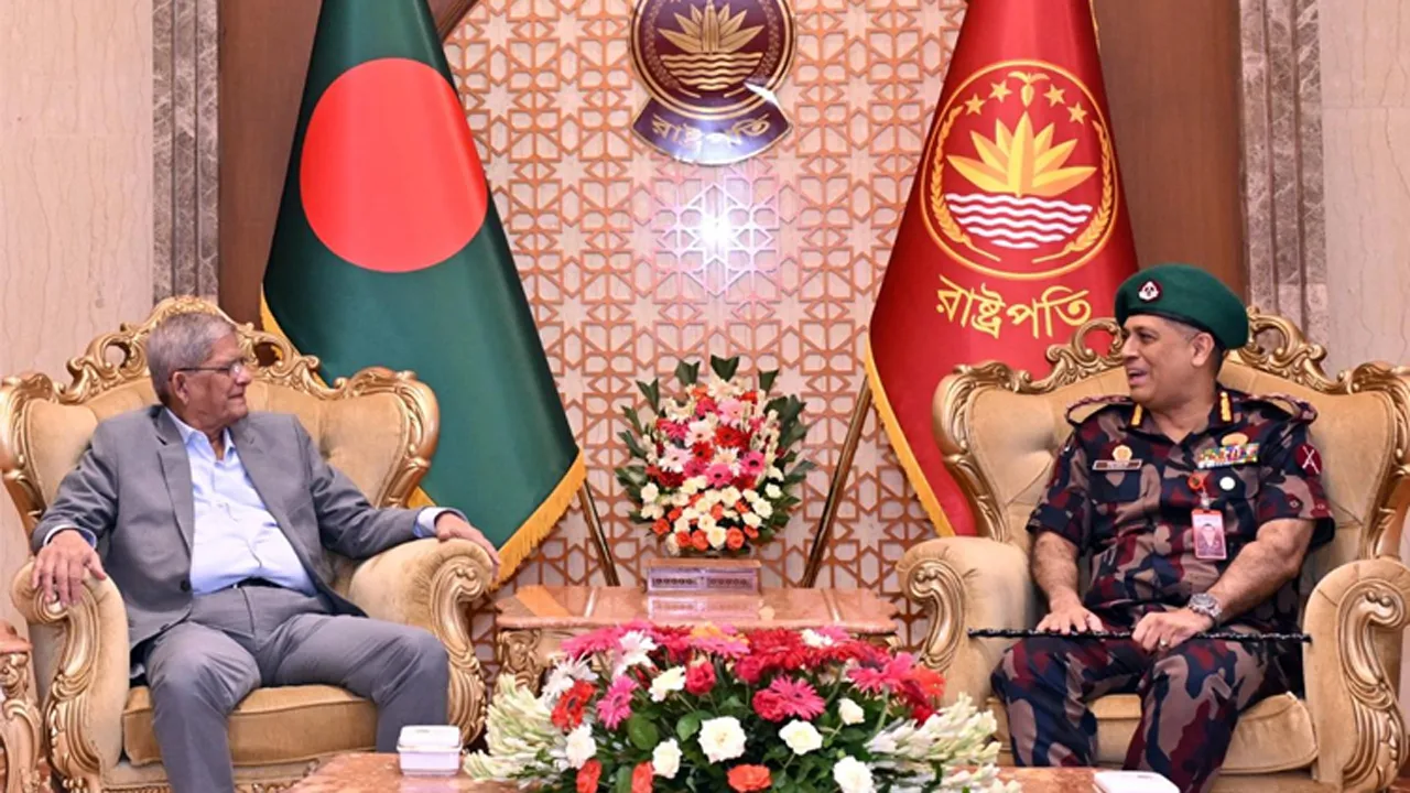 চোরাচালান ও সীমান্তে হত্যা বন্ধে কার্যকর ব্যবস্থা নিতে বিজিবির প্রতি আহ্বান রাষ্ট্রপতির