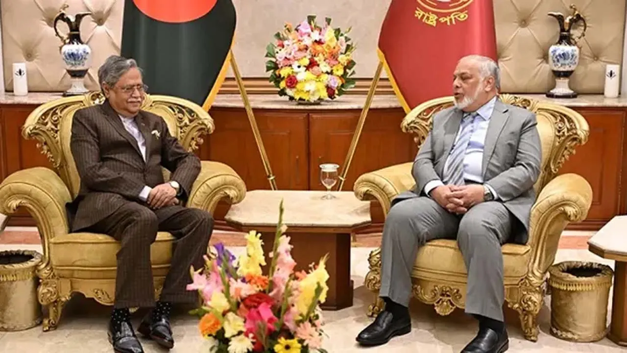 রাষ্ট্রপতির সাথে প্রধান বিচারপতির সৌজন্য সাক্ষাৎ
