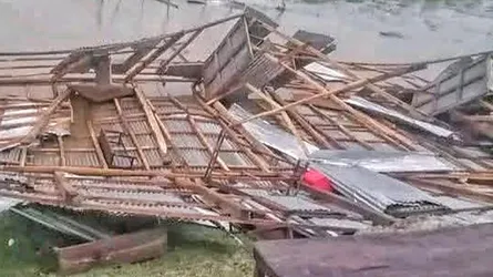 তজুমদ্দিনে ঝড়ে প্রাথমিক বিদ্যালয় ক্ষতিগ্রস্ত