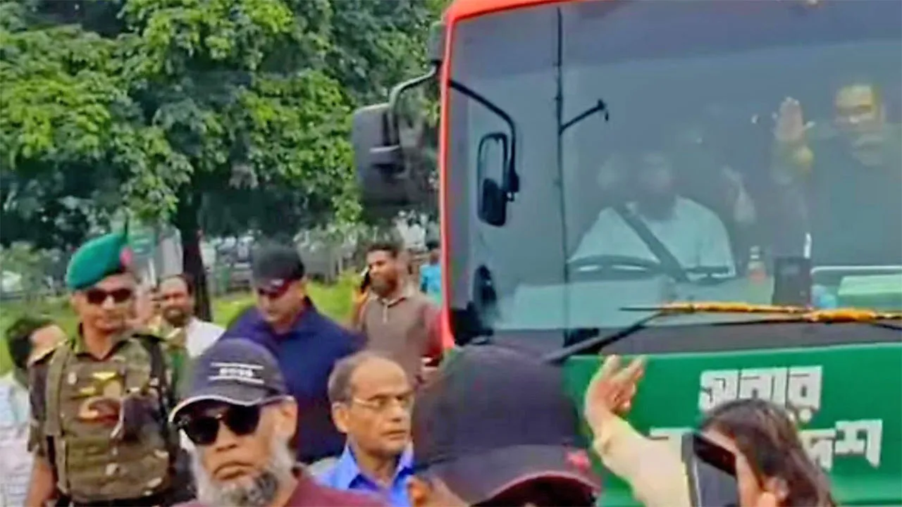মাওয়ায় প্রধানমন্ত্রী তারেক রহমানকে উষ্ণ অভ্যর্থনা : জনতার ঢল