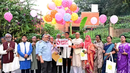 এখনকার লেখকরা প্রেমের কবিতা লিখলেও ক্রসফায়ার-আয়নাঘর নিয়ে লেখেন না