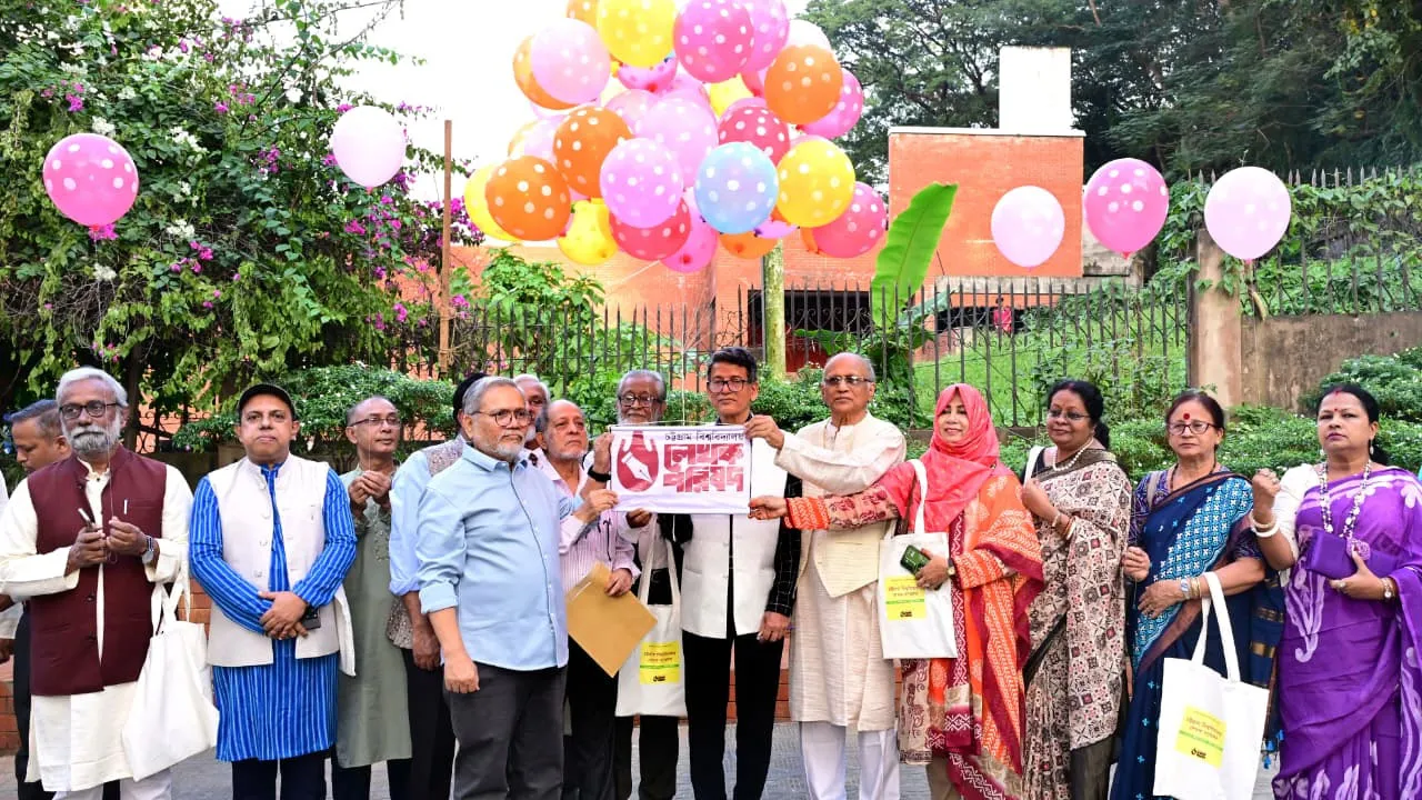 এখনকার লেখকরা প্রেমের কবিতা লিখলেও ক্রসফায়ার-আয়নাঘর নিয়ে লেখেন না
