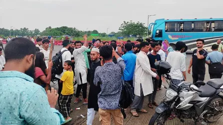 গোপালগঞ্জে এনসিপির ওপর হামলার প্রতিবাদে পদ্মা সেতু মাওয়া প্রান্তে অবস্থান কর্মসূচি