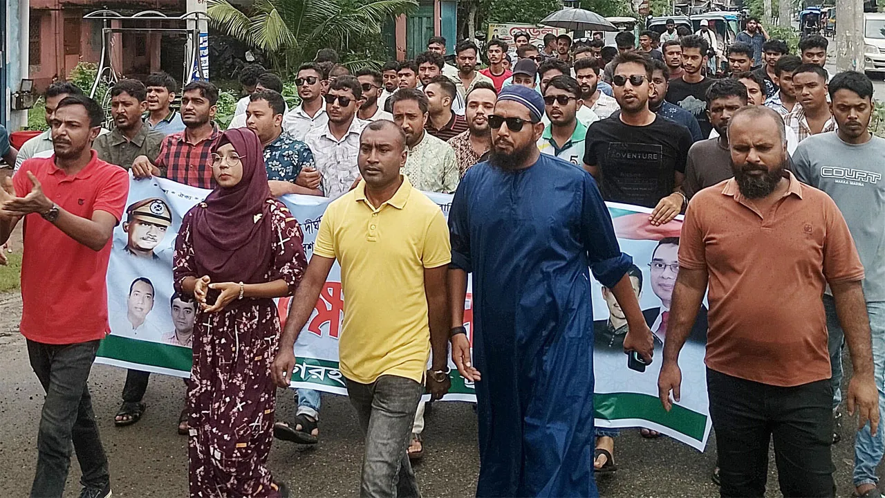 তারেক রহমানকে নিয়ে কটূক্তির প্রতিবাদে বাগেরহাটে ছাত্রদলের মিছিল