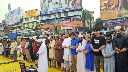 স্বাস্থ্যখাতে অব্যবস্থাপনার প্রতিবাদে ঢাকা-বরিশাল মহাসড়ক অবরোধ