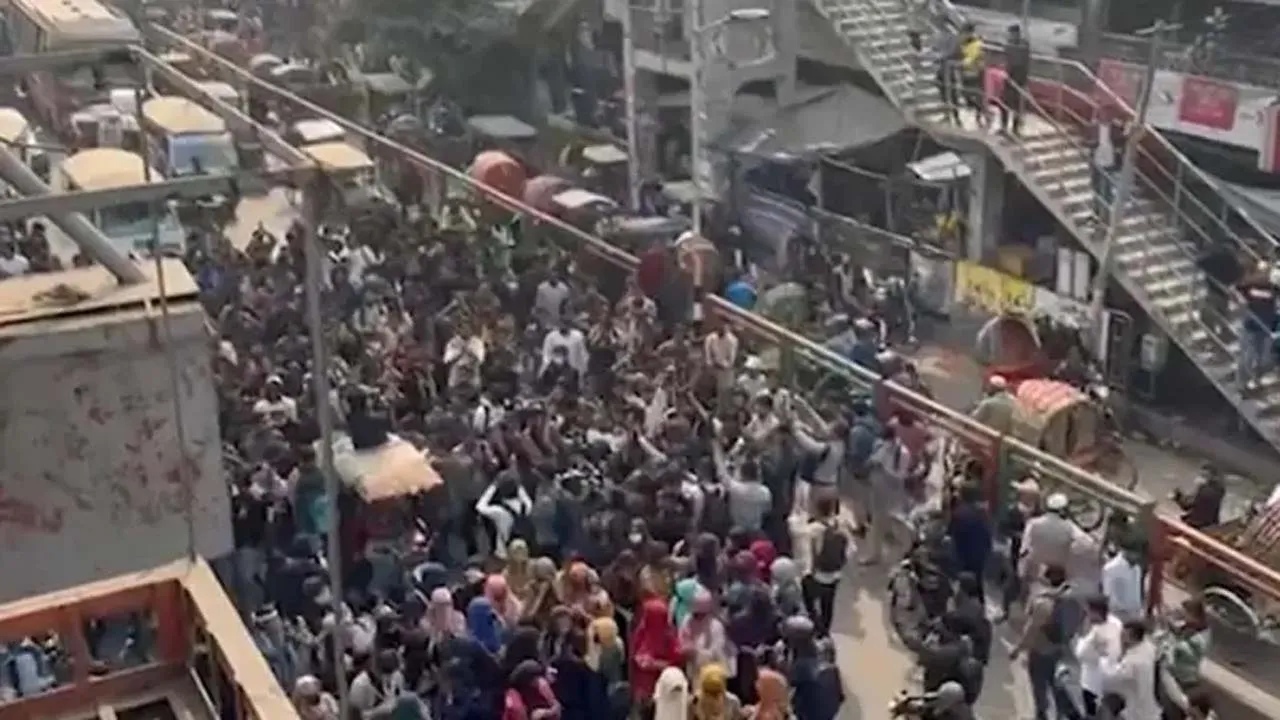 বৃহস্পতিবার আবারো অবরোধের ডাক বিক্ষোভকারী শিক্ষার্থীদের