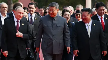 বেইজিংয়ে সামরিক কুচকাওয়াজে পাশাপাশি কিম-পুতিন-শি