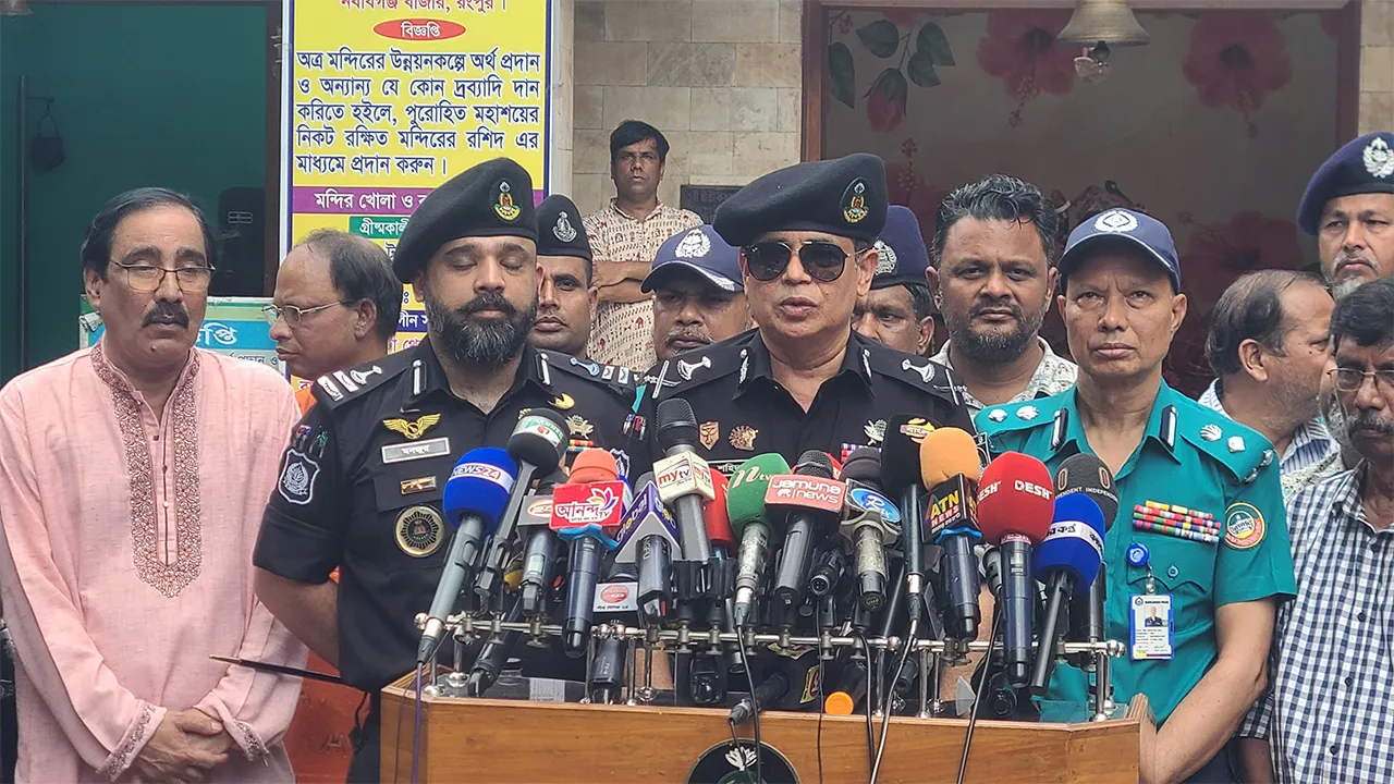 দুর্গাপূজা ঘিরে গুজব ছড়িয়ে দেশে বিশৃঙ্খলা সৃষ্টির পাঁয়তারা চলছে
