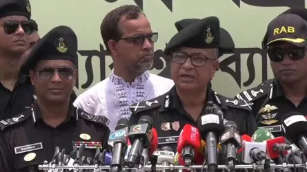 নিরাপত্তা নিশ্চিতে পশুর হাটে কঠোর নজরদারি রাখা হচ্ছে : র‌্যাব মহাপরিচালক