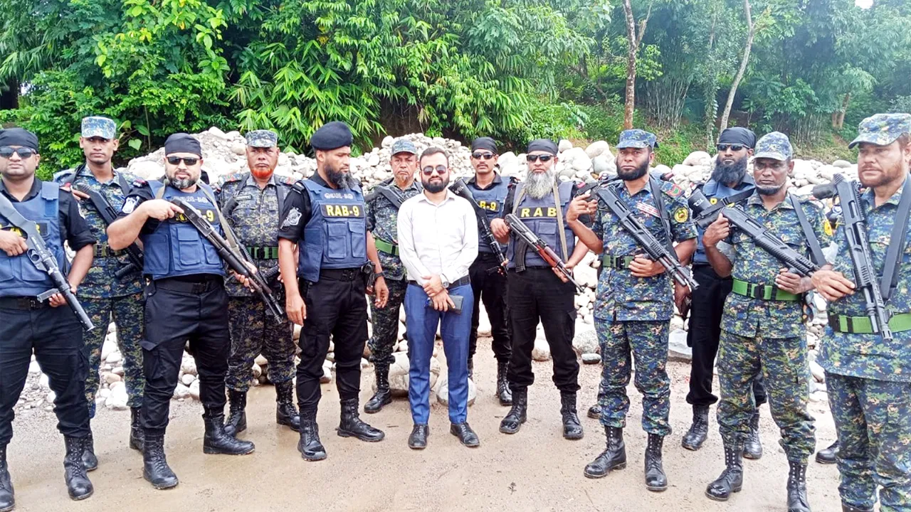 সিলেটে এবার ৩৭ হাজার ঘনফুট পাথর উদ্ধার করল র‌্যাব