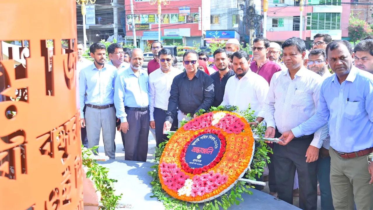 জুলাই শহীদ দিবসে স্মৃতিস্তম্ভে রাসিক প্রশাসকের শ্রদ্ধা নিবেদন