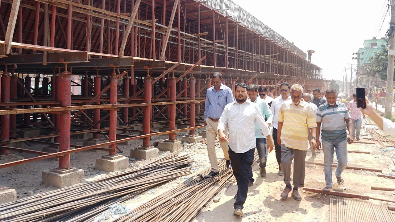 ফ্লাইওভারসহ বিভিন্ন উন্নয়ন কাজ পরিদর্শনে রাসিক প্রশাসক