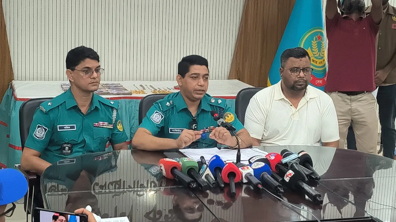 রাজশাহীতে কারুশ্রী জুয়েলার্সে চুরি : গ্রেফতার ৮
