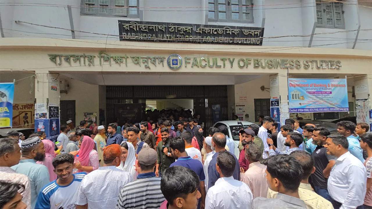 রাবি ভর্তি পরীক্ষায় স্কুলের শিক্ষকেরা দায়িত্বে, অবহেলিত দুই অনুষদের অধ্যাপকেরা