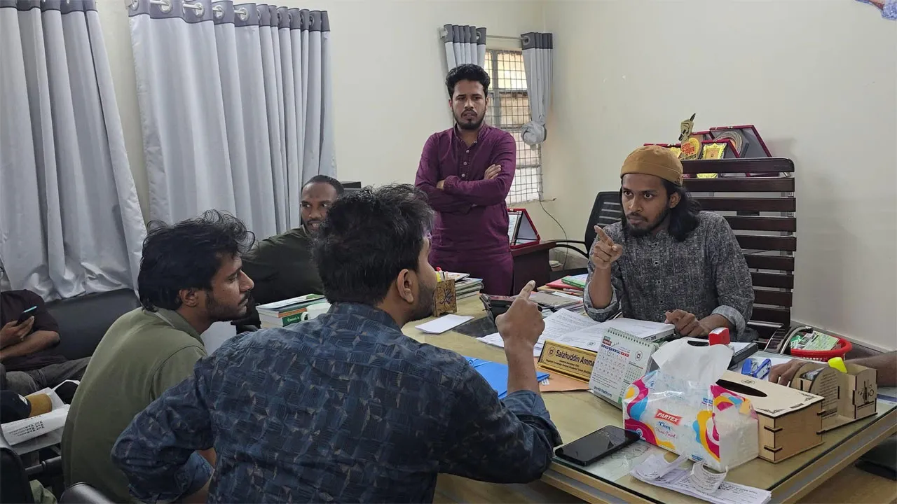 রাকসু জিএস আম্মারের সাথে ছাত্র অধিকার পরিষদ সভাপতির বাগবিতণ্ডা