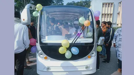 রুয়ার উদ্যোগে রাবিতে চালু হলো ৫টি ই-কার