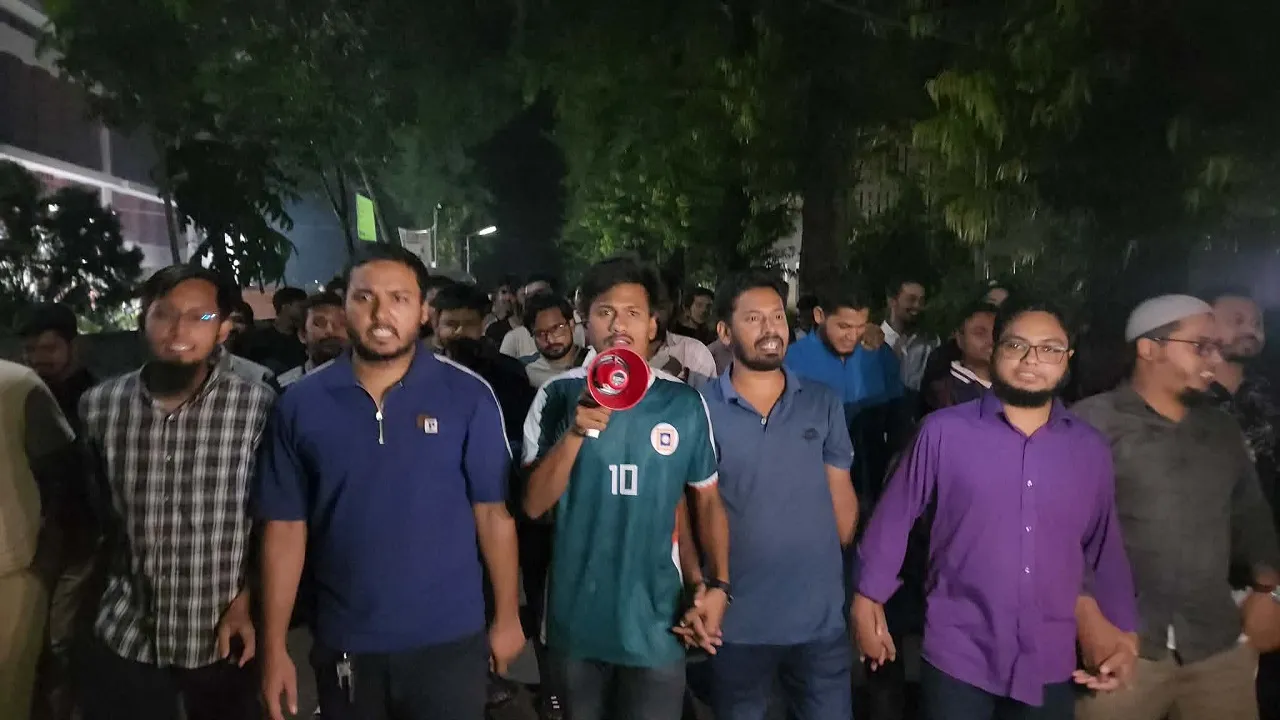 সরকারি কর্মচারী নিয়োগে ভাইভা নম্বর বাড়ানোর প্রতিবাদে রাবিতে বিক্ষোভ